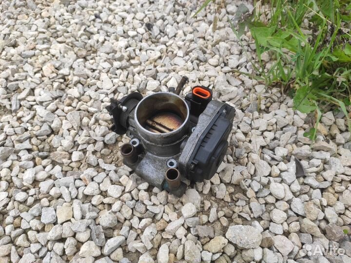 Дроссельная заслонка Audi A4 B5 1.8