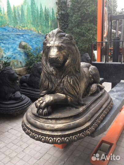 Скульптура Черного льва