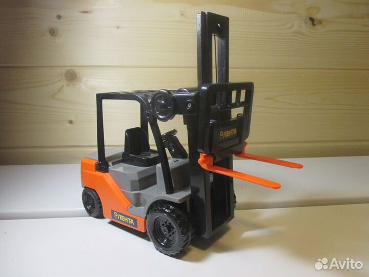 Электропогрузчик магазина лента