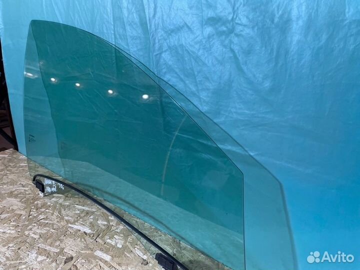 Стекло двери переднее правое Renault Megan Iii