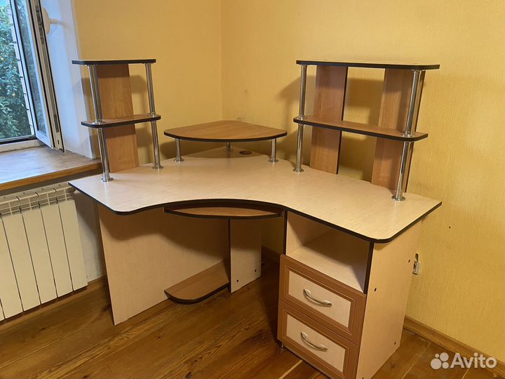 Компьютерный стол