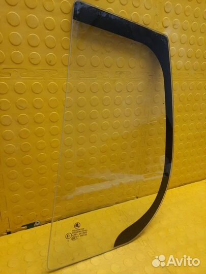 Стекло боковое заднее левое Skoda Fabia 2 2007