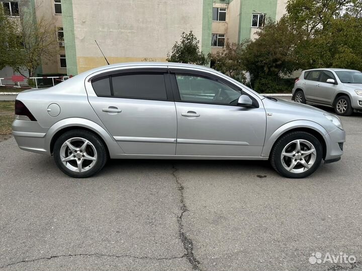 Opel Astra 1.6 AMT, 2008, битый, 158 000 км