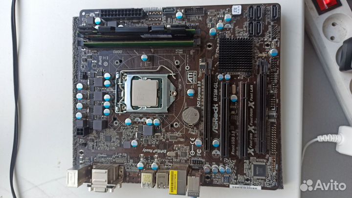 Материнская плата b75m +i3 + 5гб с проблемой