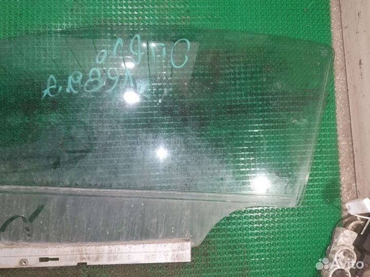 Стекло двери Opel Astra H