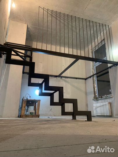 Металлическая лестница Антресоль второго этажа