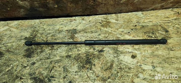 Амортизатор капота Opel Astra H 2004-2014