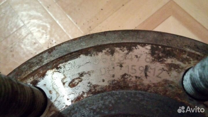 Ступица передняя Опель Астра Джей 2010 ) 13583478