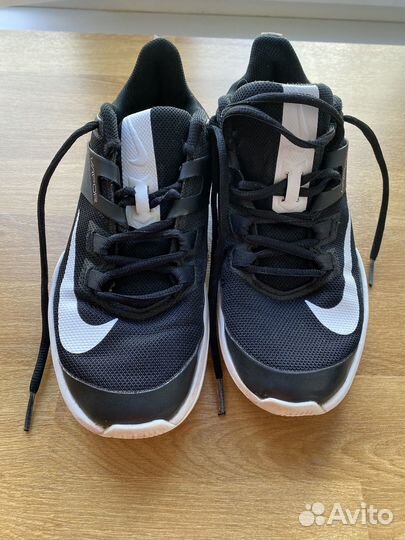 Теннисные кроссовки nike