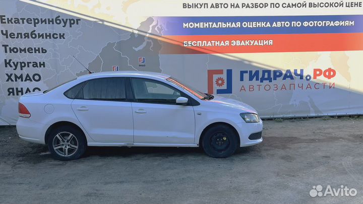 Решетка радиатора Volkswagen Polo Sedan (Mk5) 6RU853653