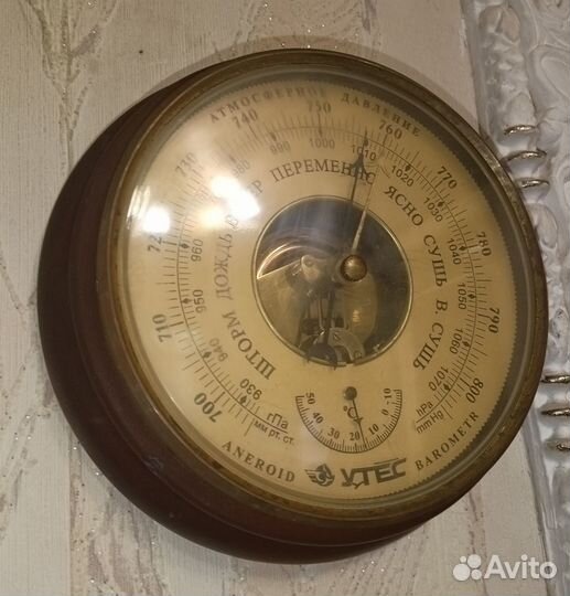 Настенный анероидный барометр с термометром 
