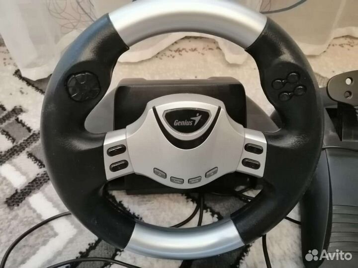 Игровой руль с педалями