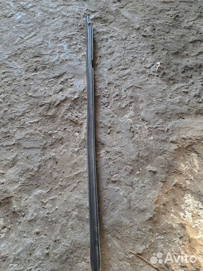 Уплотнитель стекла правый Mitsubishi Mirage