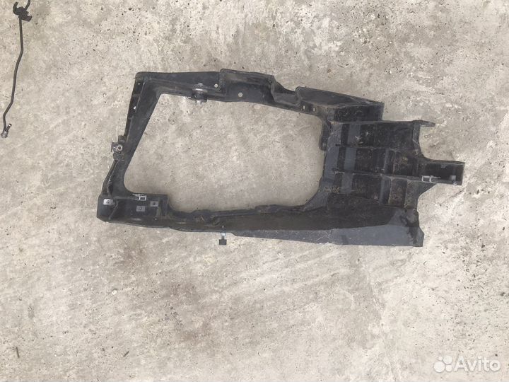 Крепление фары (кронштейн фары) левой w222