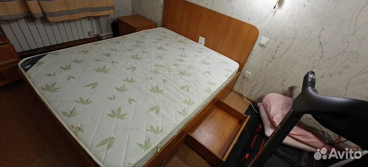 Кровать с матрасом
