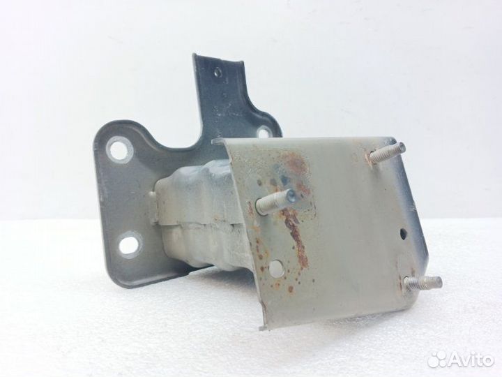 Кронштейн усилителя бампера передний правый Nissan