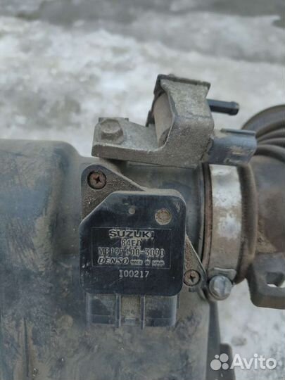 Верхняя часть корпуса воздуш-го фильтра на Сузуки