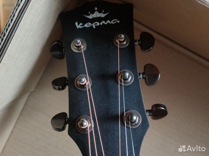 Акустическая гитара