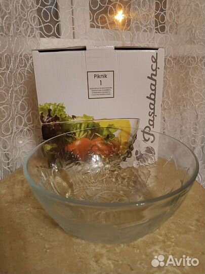 Бокалы, стаканы, салатник