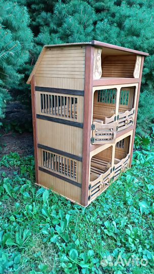 Конюшня-полочка для фигурок лошадок