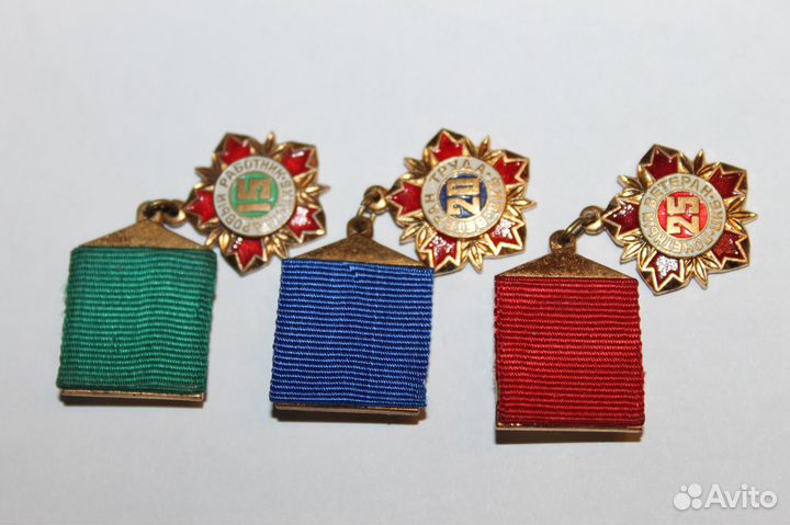Продам три значка