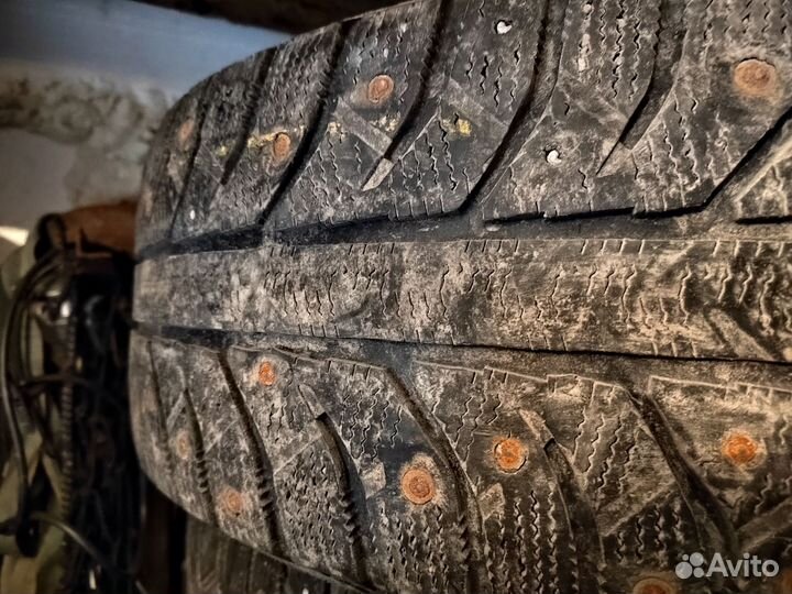 Bridgestone Ice Cruiser 7000 215/60 R16 95T