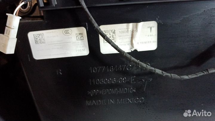 Обшивка двери задней правой Tesla Model 3 2019