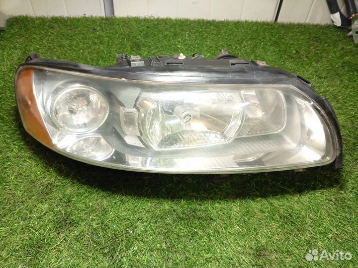 Фара правая 30655904 Volvo XC70 V70 P2 SZ59 SW деф