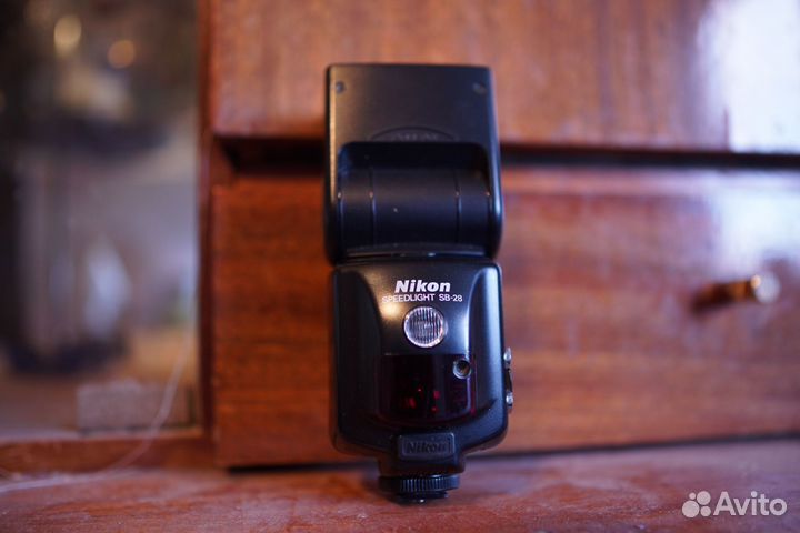Вспышка Nikon Speedlight SB-28