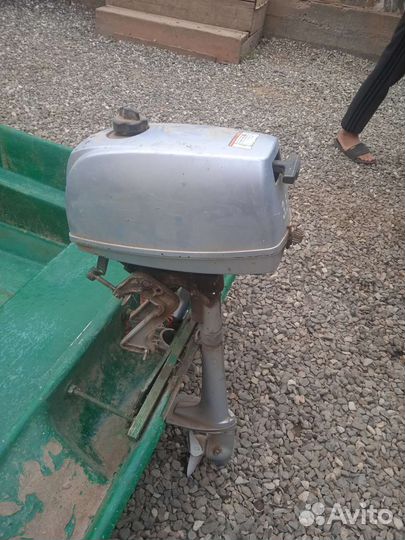 Пластиковая лодка с мотором