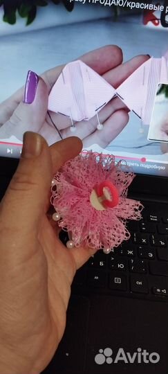 Резинка для волос с элементом декора