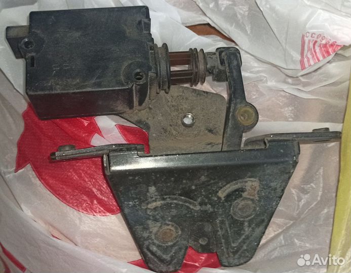 Замок крышки багажника BMW e39 5 серия седан