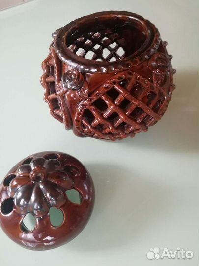 Керамическая конфетница с крышкой