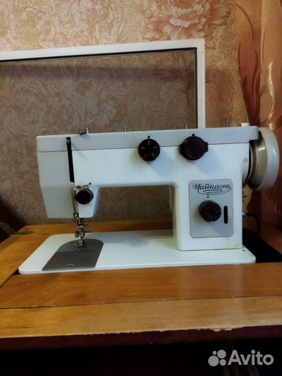 Швейная машина Чайка 143