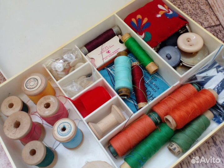 Шкатулка нитки иголки
