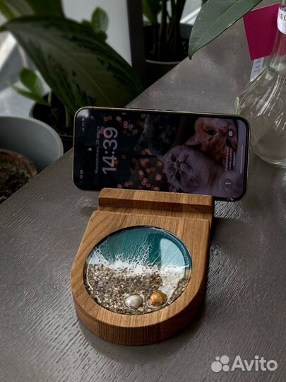 Подставка для телефона из дерева, эпоксидной смолы