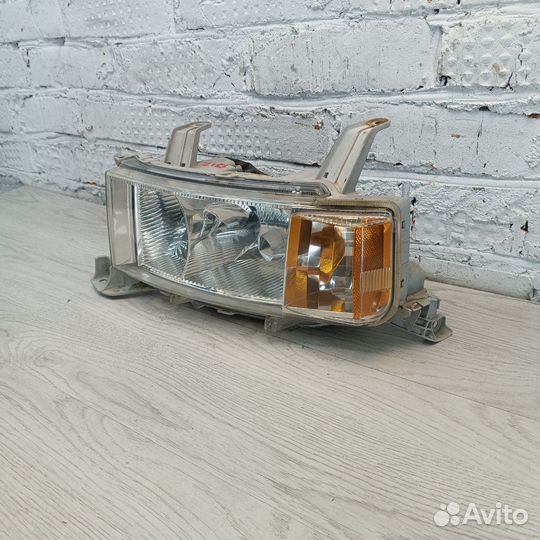 Фара передняя левая Toyota Bb NCP31 2005
