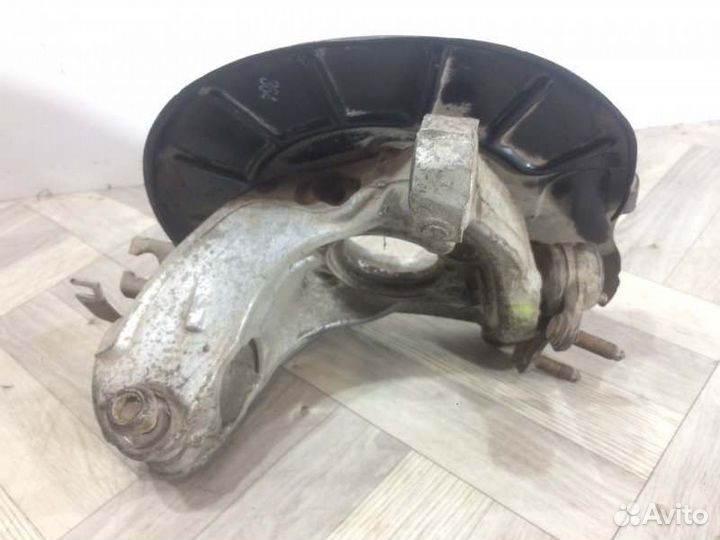 Кулак поворотный передний правый Volkswagen Passat