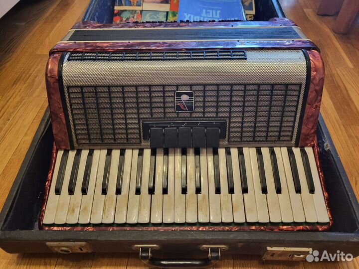 Советский Аккордеон Волга 2(баян), Кейс, песни