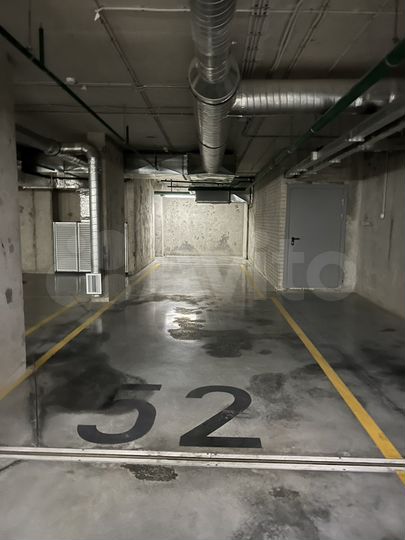 Машиноместо, > 30 м²