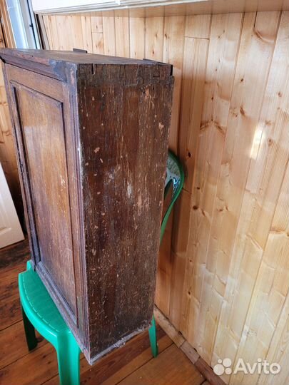 Шкафчик навесной старинный