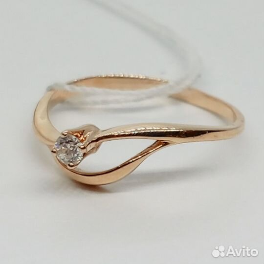 Кольцо с природным камнем Золото