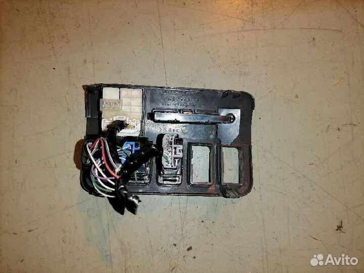 Кнопка регулировки зеркал 84872-52040 Toyota Alpha