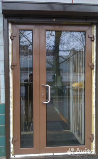 Алюминиевая дверь