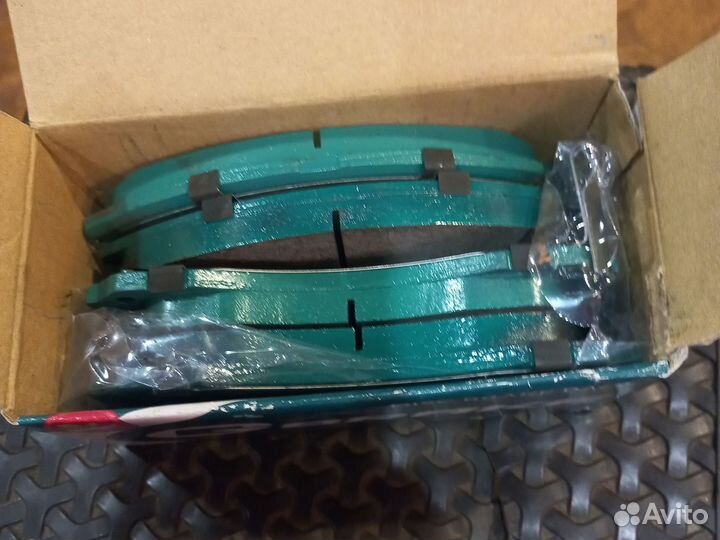 Тормозные колодки передние gbrake gp06039