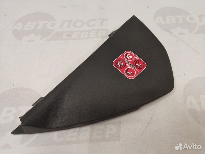 Накладка на торпедо передняя левая Peugeot 308 4A