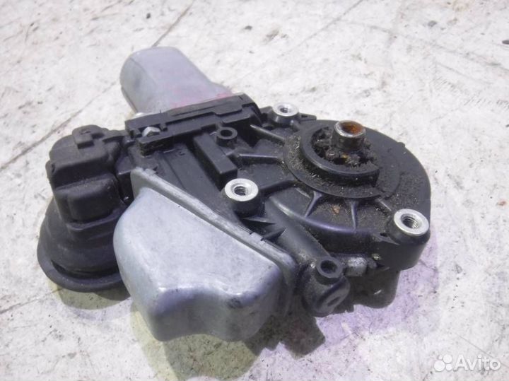 Моторчик заднего правого стеклоподъемника 85720601