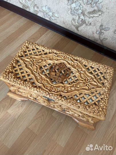 Шкатулка деревянная резная