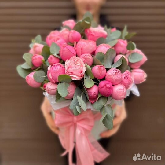 Букет пион роз в шляпной коробке (К 001)