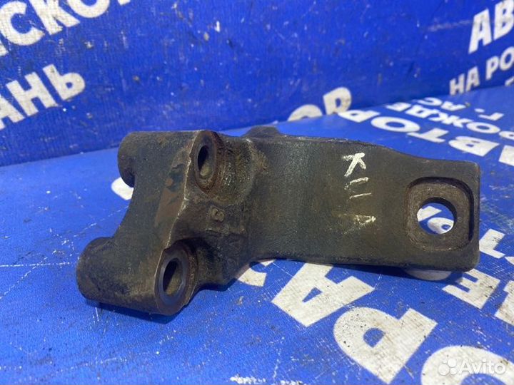 Кронштейн опоры двигателя Toyota Camry 40 седан